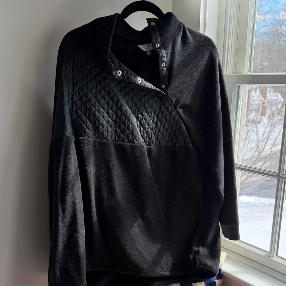 Crown & Ivy Black Quilted Fleece Pullover